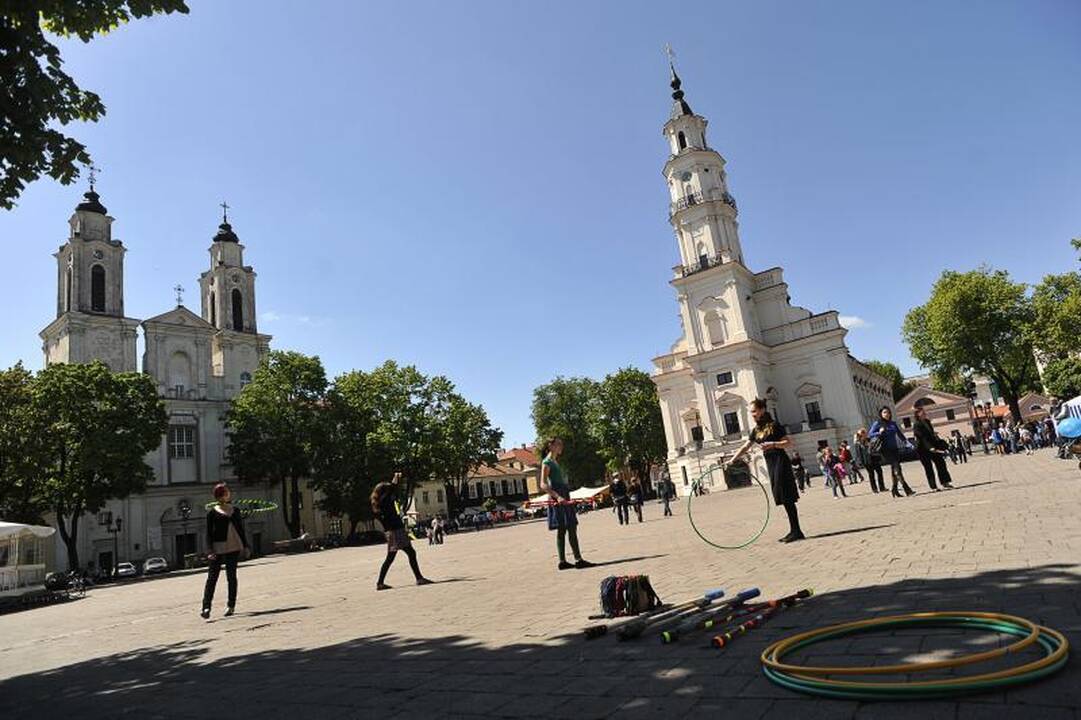 Mieste šurmuliuoja šventiškai nusiteikę kauniečiai