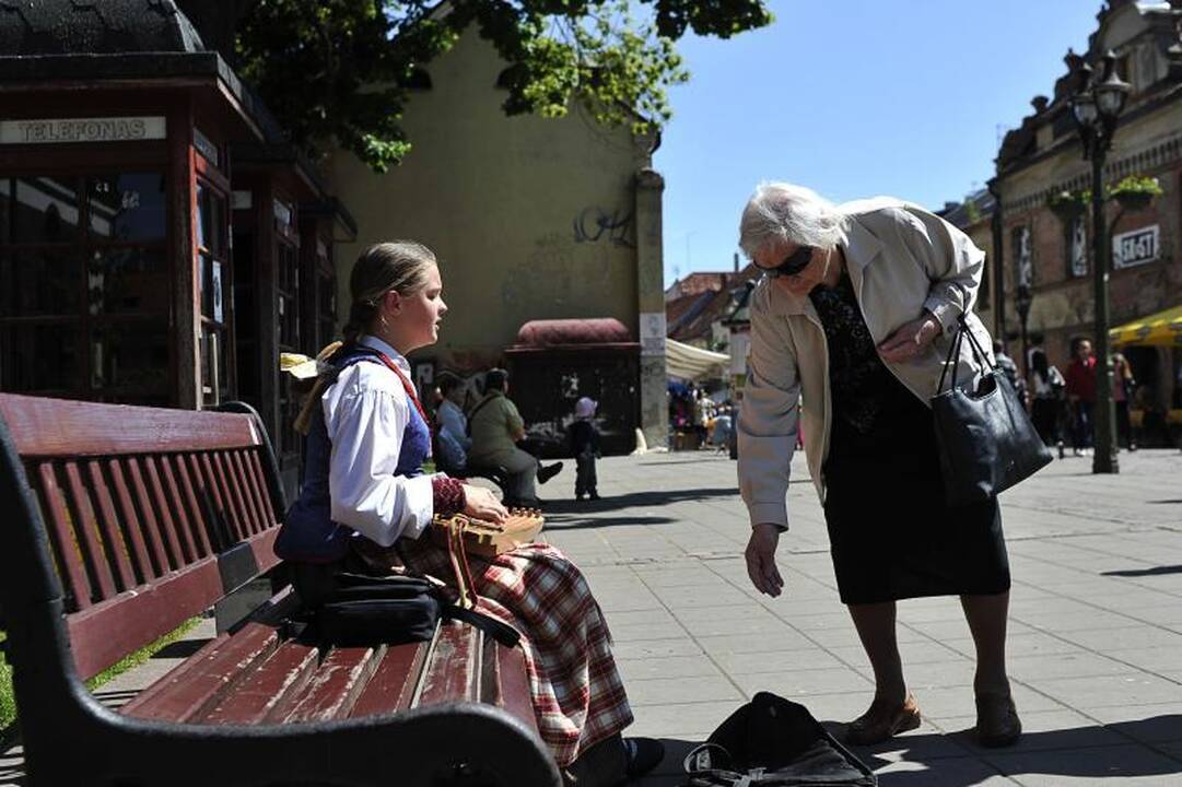 Mieste šurmuliuoja šventiškai nusiteikę kauniečiai