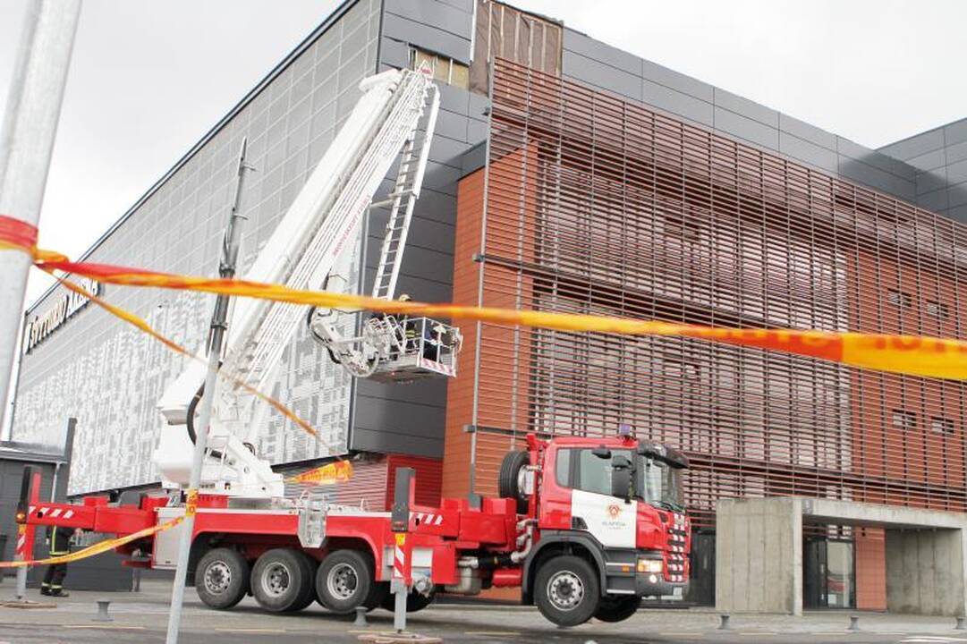 Klaipėdos arena vėl nukentėjo nuo vėjo   