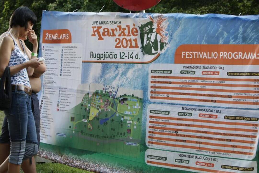 Daugybė žmonių ilgąjį savaitgalį leidžia prie jūros