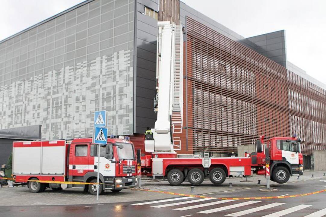 Klaipėdos arena vėl nukentėjo nuo vėjo   
