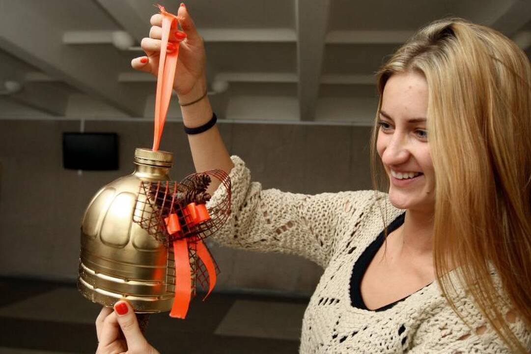 Laisvės alėjoje eglę papuoš studentų kurti žaisliukai iš atliekų