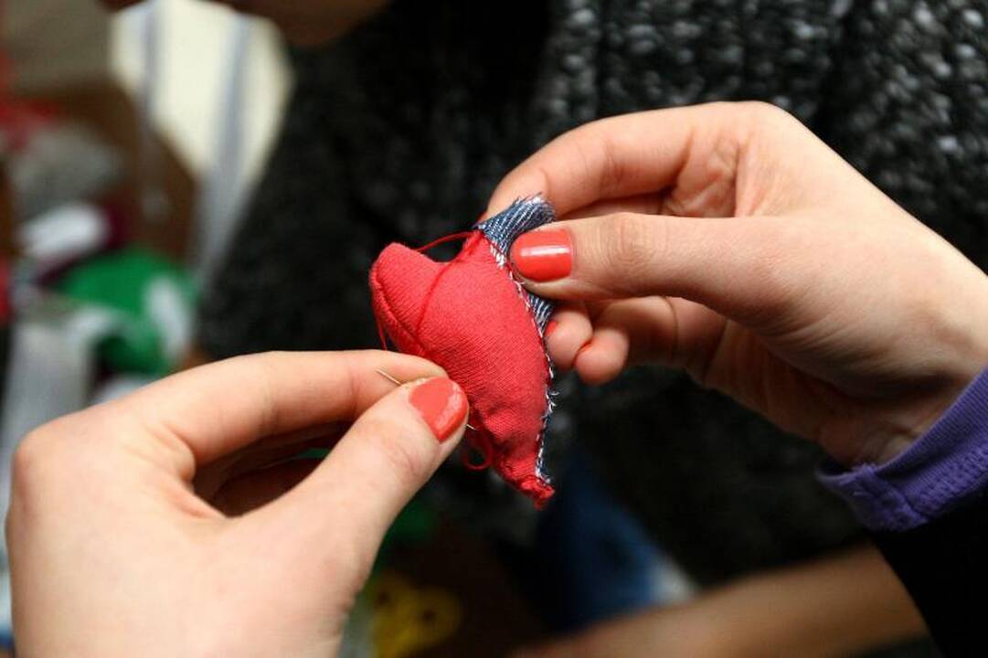 Laisvės alėjoje eglę papuoš studentų kurti žaisliukai iš atliekų