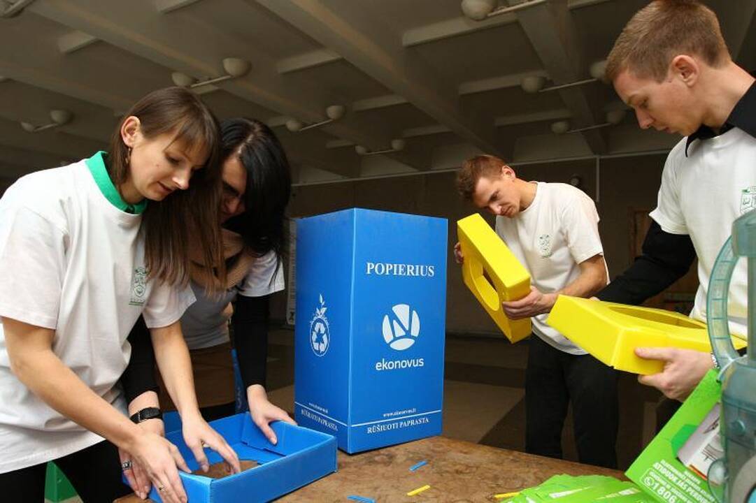 Laisvės alėjoje eglę papuoš studentų kurti žaisliukai iš atliekų