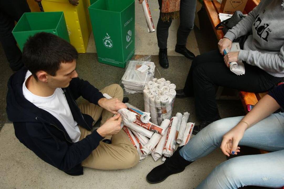 Laisvės alėjoje eglę papuoš studentų kurti žaisliukai iš atliekų
