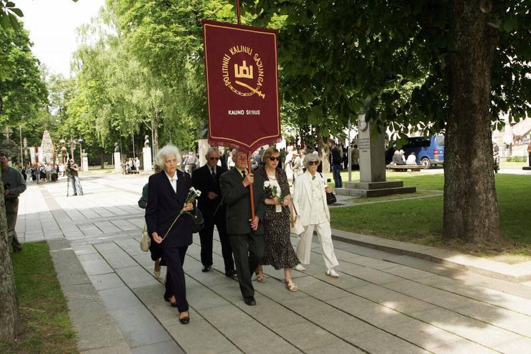 Tremties prisiminimai užgožė iškilmingas kalbas