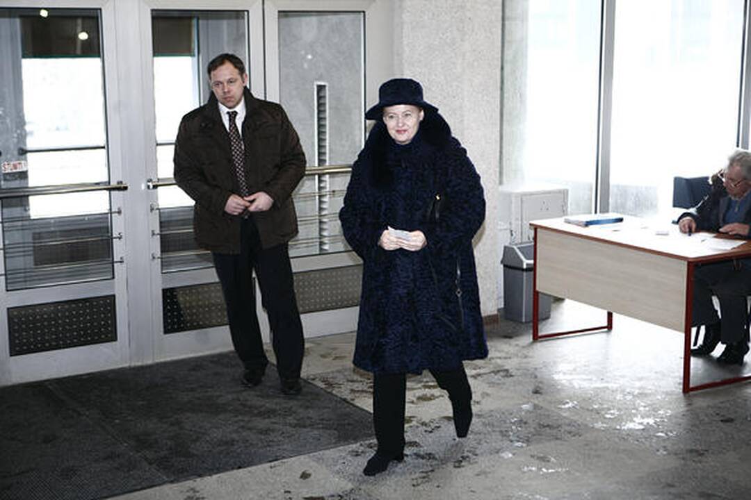 Prezidentei nebuvo sunku apsispręsti, už ką atiduoti savo balsą (papildyta)