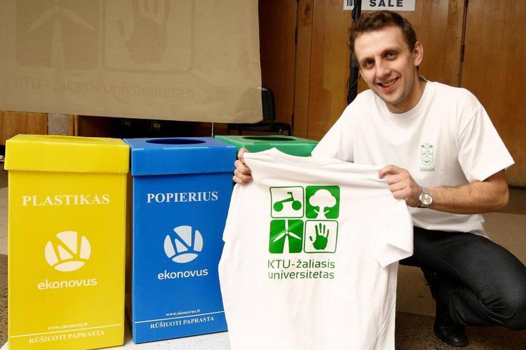 Laisvės alėjoje eglę papuoš studentų kurti žaisliukai iš atliekų