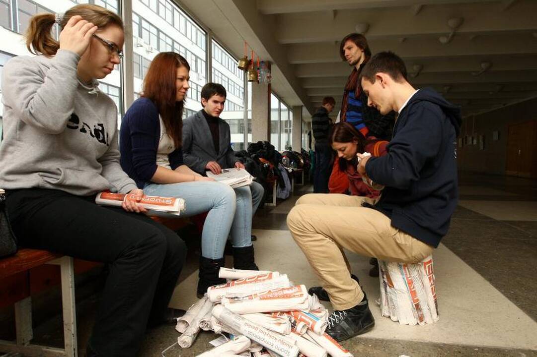 Laisvės alėjoje eglę papuoš studentų kurti žaisliukai iš atliekų