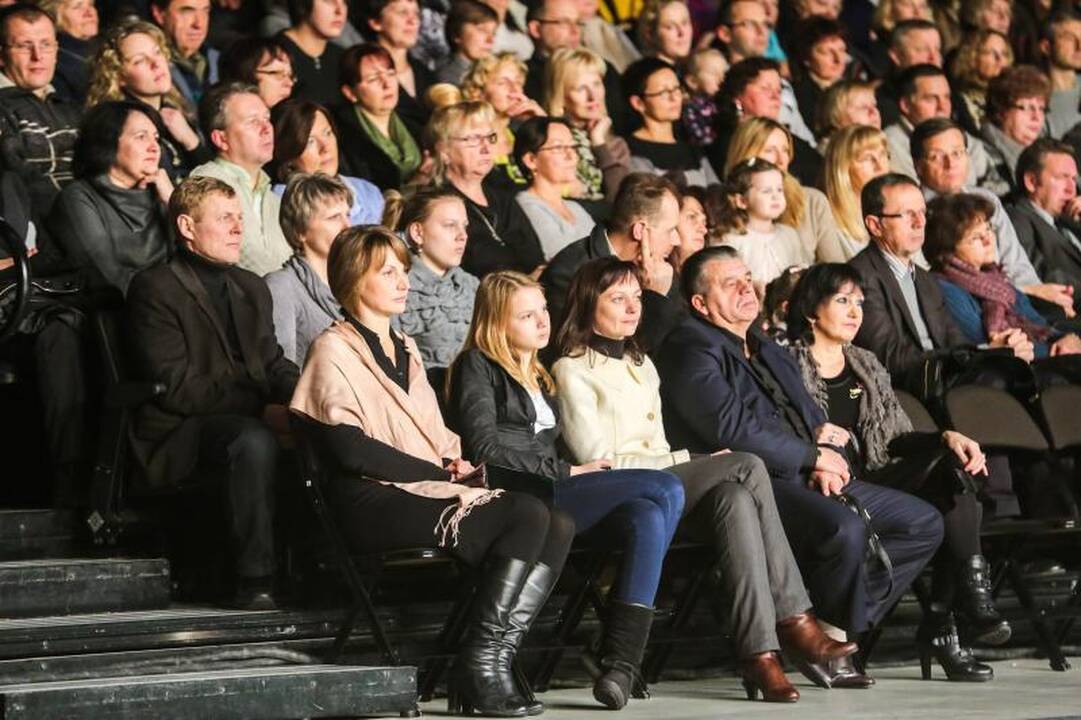 „Žalgirio“ arenoje žiūrovus pakerėjo „Žuvėdros“ šokėjai