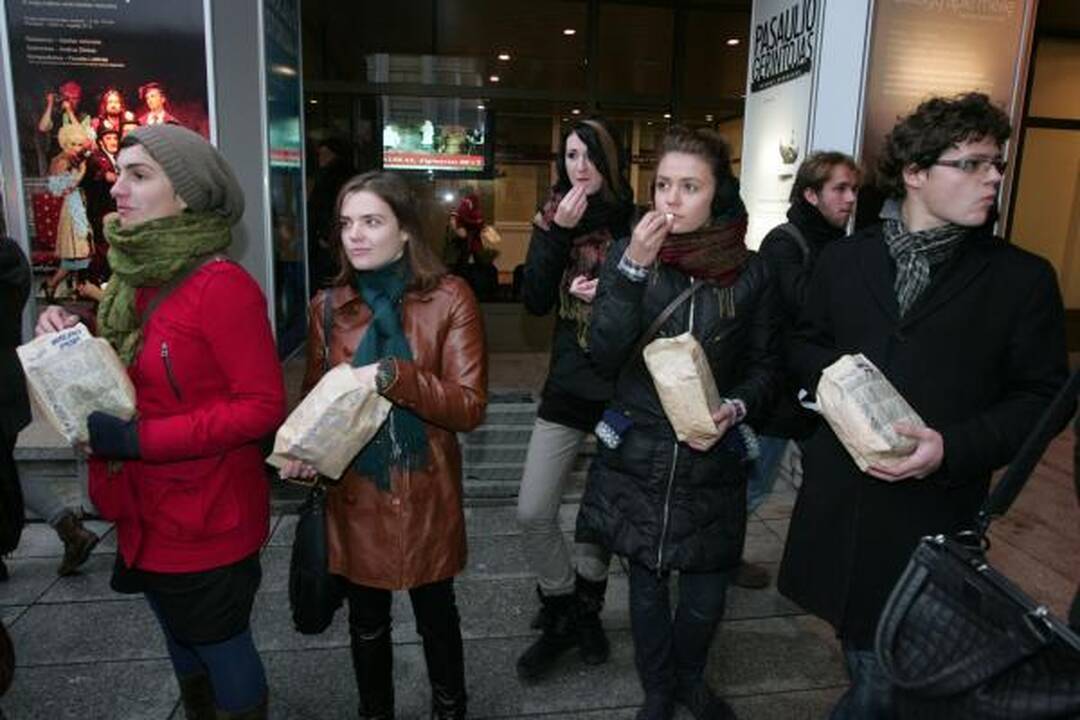 Į Nacionalinį dramos teatrą - su spragėsiais