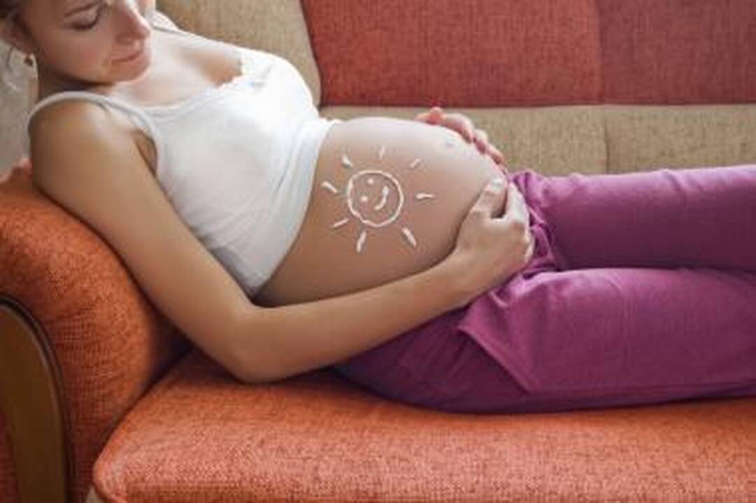 Merginos, kurių tėvai išsiskyrę, vaikus gimdo anksčiau