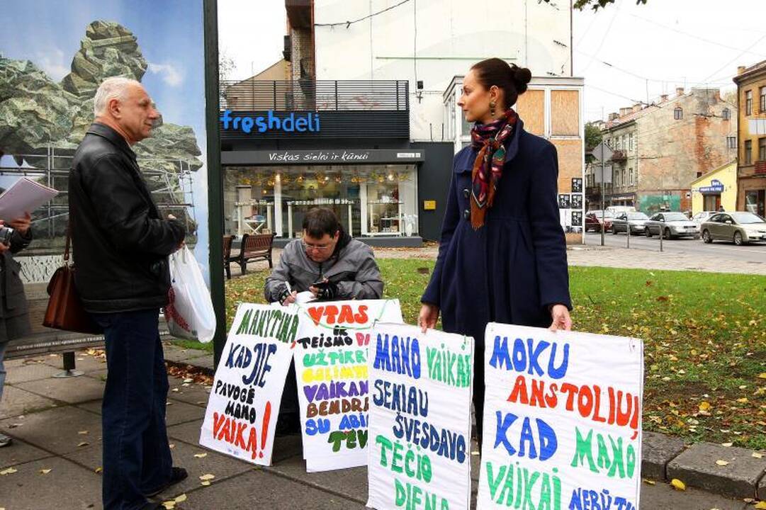 Vaikų dalybomis nepatenkinti tėvai išėjo į gatvę