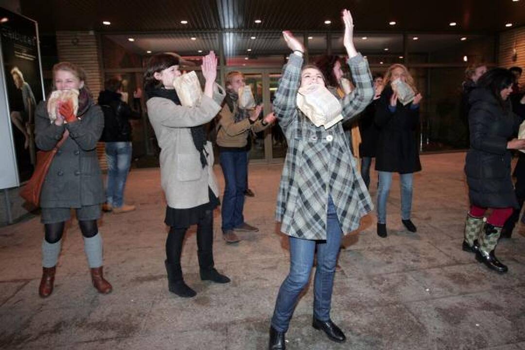 Į Nacionalinį dramos teatrą - su spragėsiais