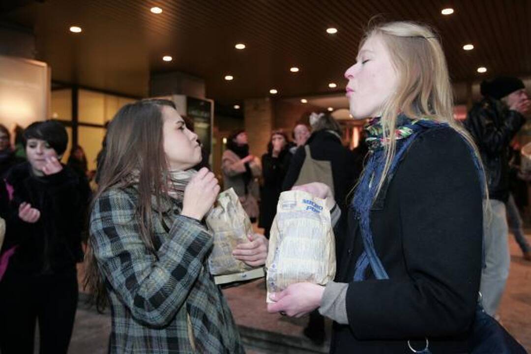 Į Nacionalinį dramos teatrą - su spragėsiais