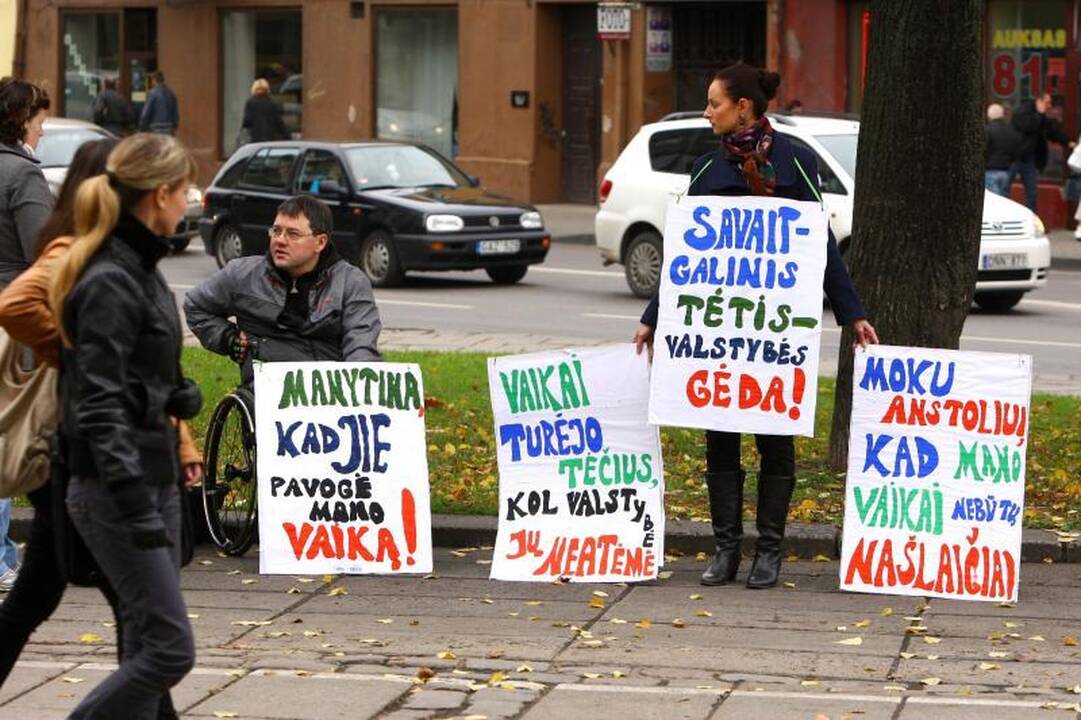 Vaikų dalybomis nepatenkinti tėvai išėjo į gatvę