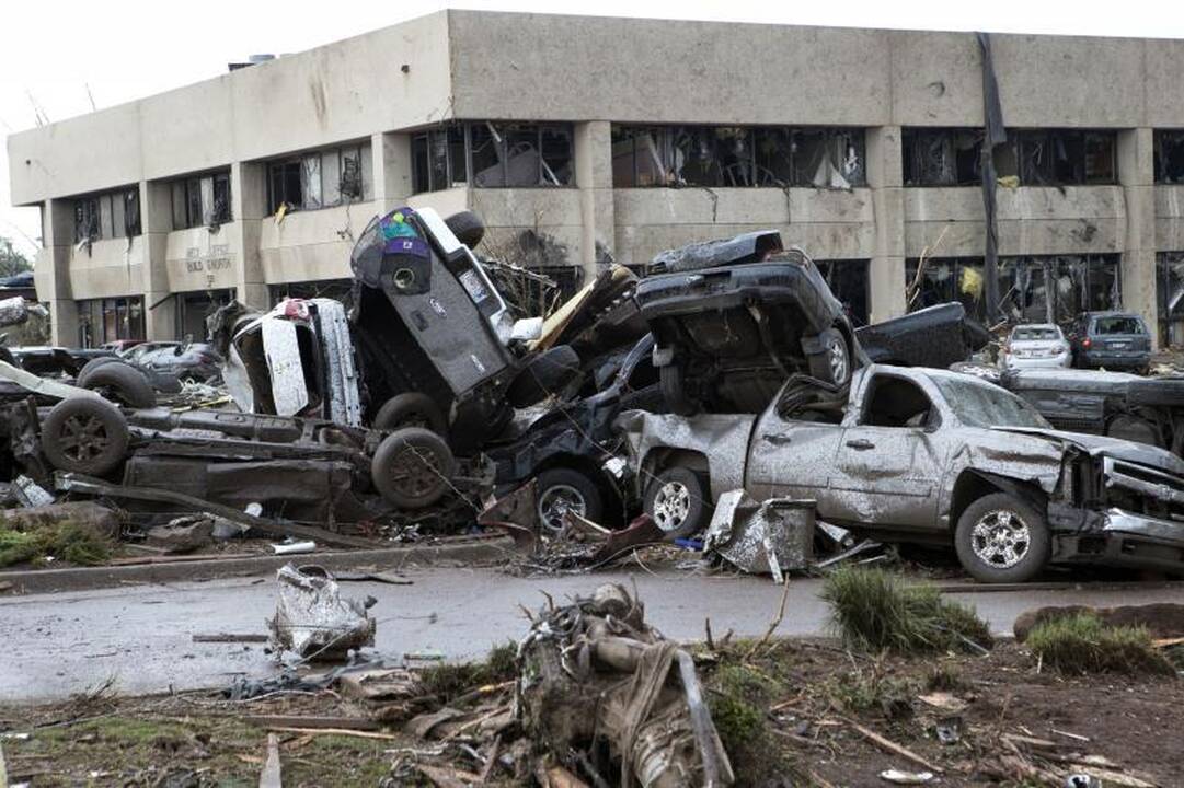 Patvirtintų tornado Oklahomoje aukų skaičius tėra 24 (atnaujinta)