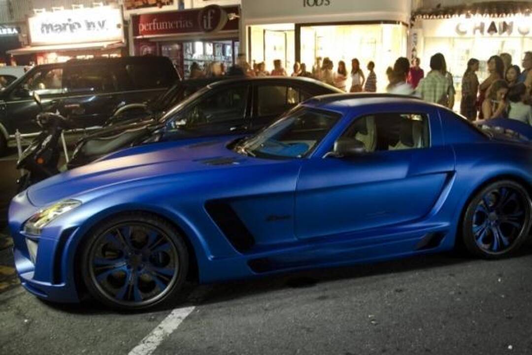 Akims paganyti: kokiais superautomobiliais puikuojasi arabai?