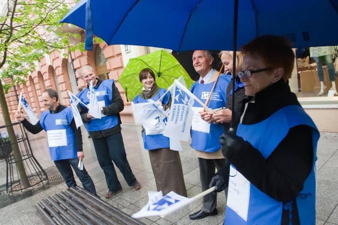 Profsąjungos piketuose reikalauja didinti minimalią algą