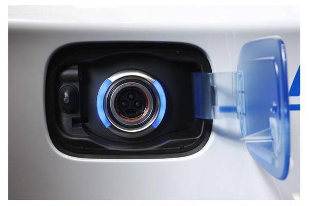 BMW veržiasi į elektromobilių rojų