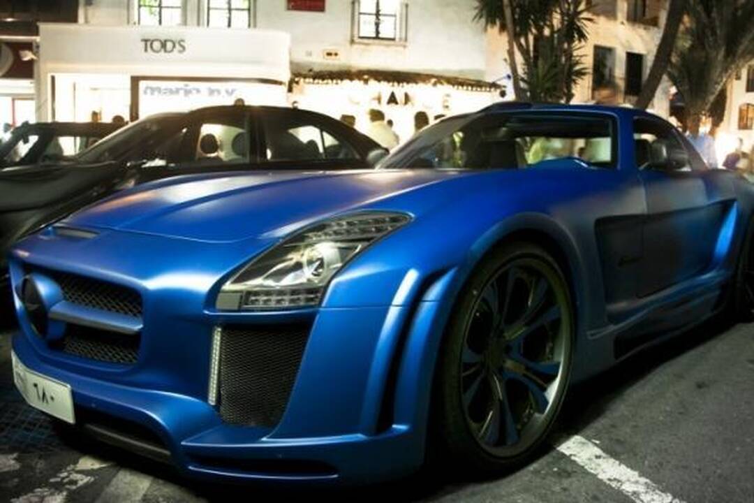Akims paganyti: kokiais superautomobiliais puikuojasi arabai?