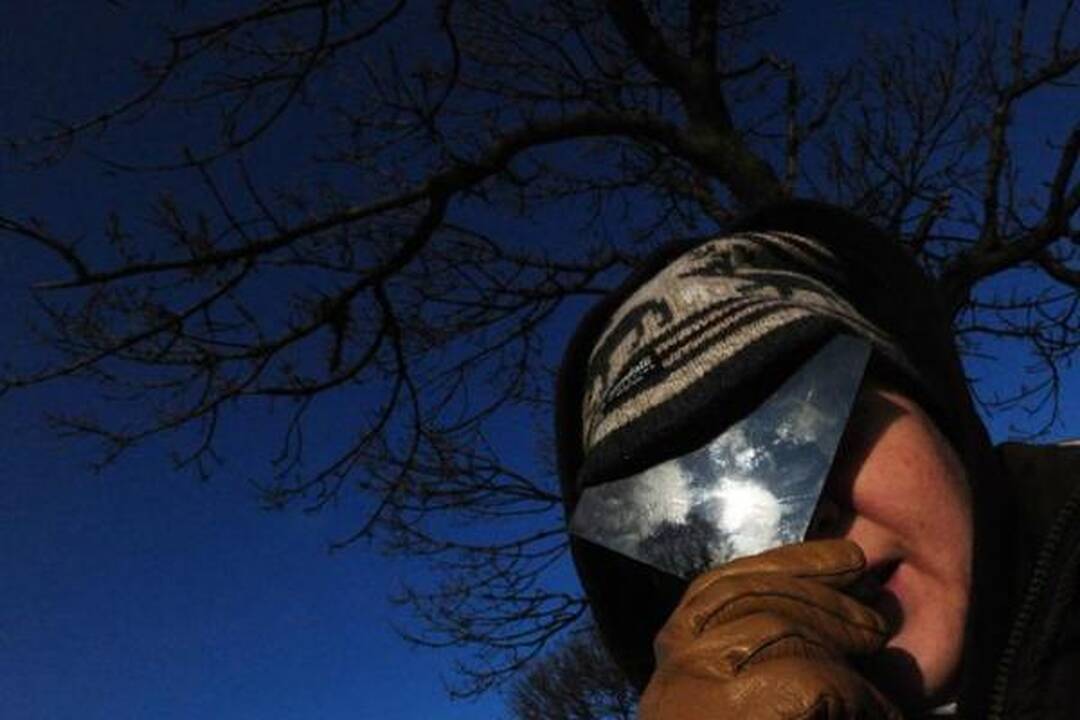 Artimuosiuose Rytuose žmonės pirmieji pradėjo stebėti dalinį saulės užtemimą