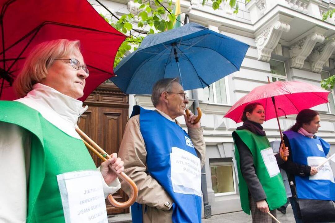 Profsąjungos piketuose reikalauja didinti minimalią algą