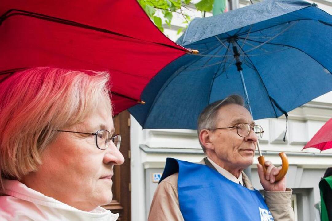 Profsąjungos piketuose reikalauja didinti minimalią algą