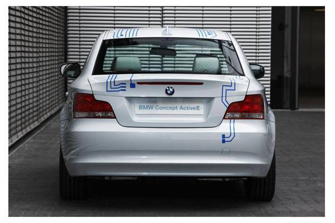 BMW veržiasi į elektromobilių rojų