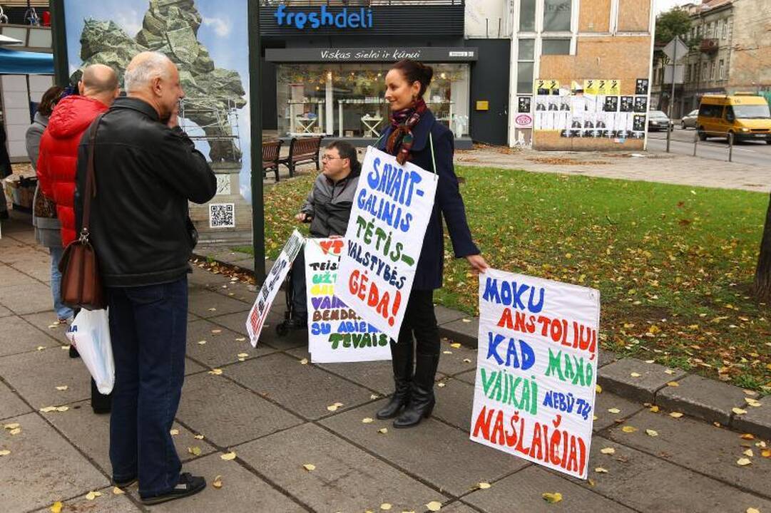 Vaikų dalybomis nepatenkinti tėvai išėjo į gatvę