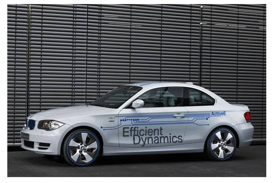 BMW veržiasi į elektromobilių rojų