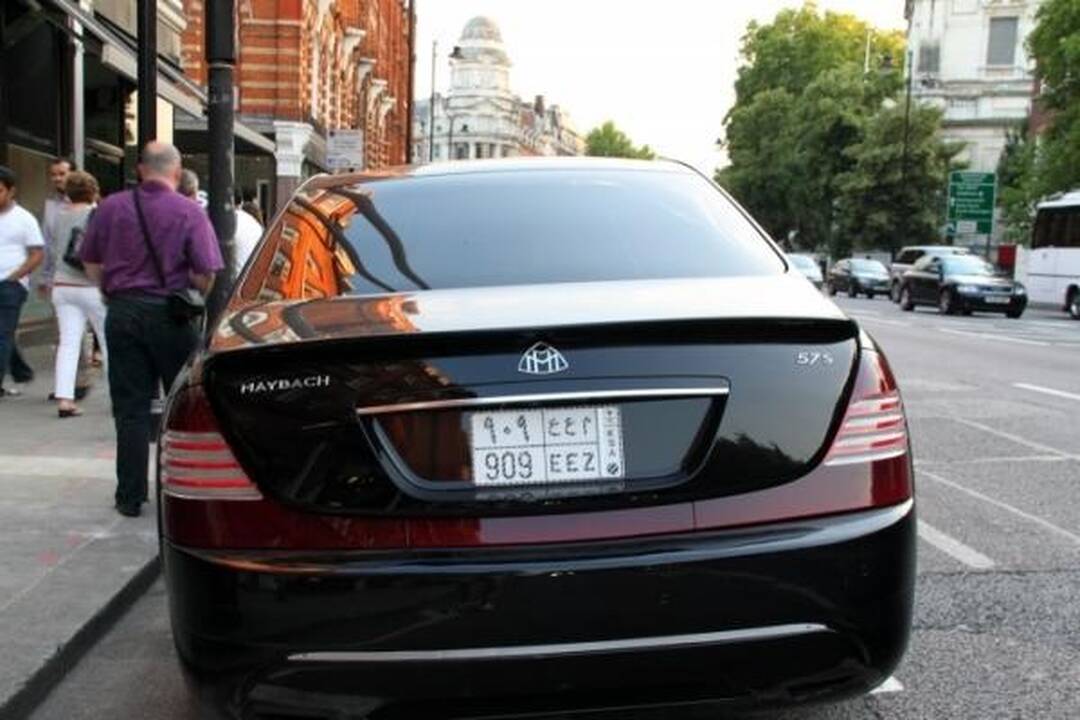 Akims paganyti: kokiais superautomobiliais puikuojasi arabai?