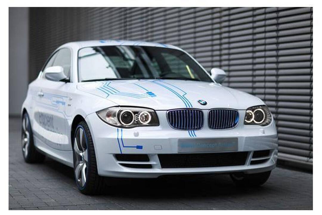 BMW veržiasi į elektromobilių rojų