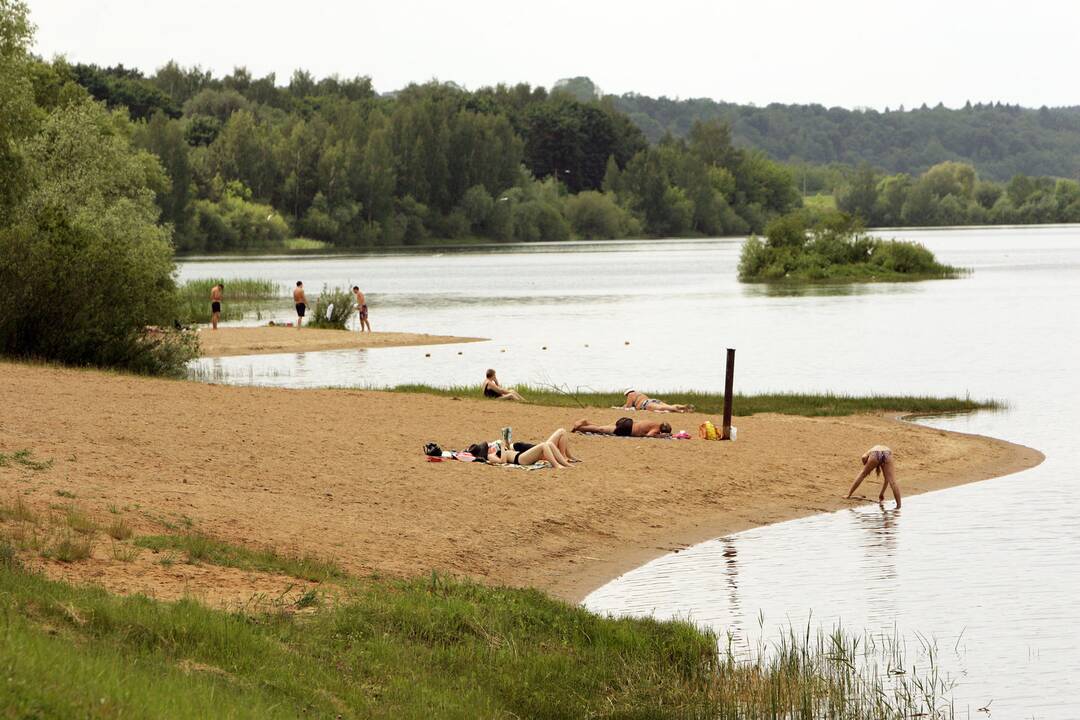 Vasara prasidėjo, o Kauno paplūdimiai – pustuščiai