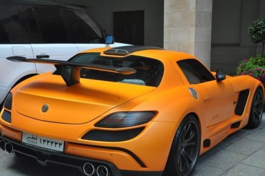Akims paganyti: kokiais superautomobiliais puikuojasi arabai?