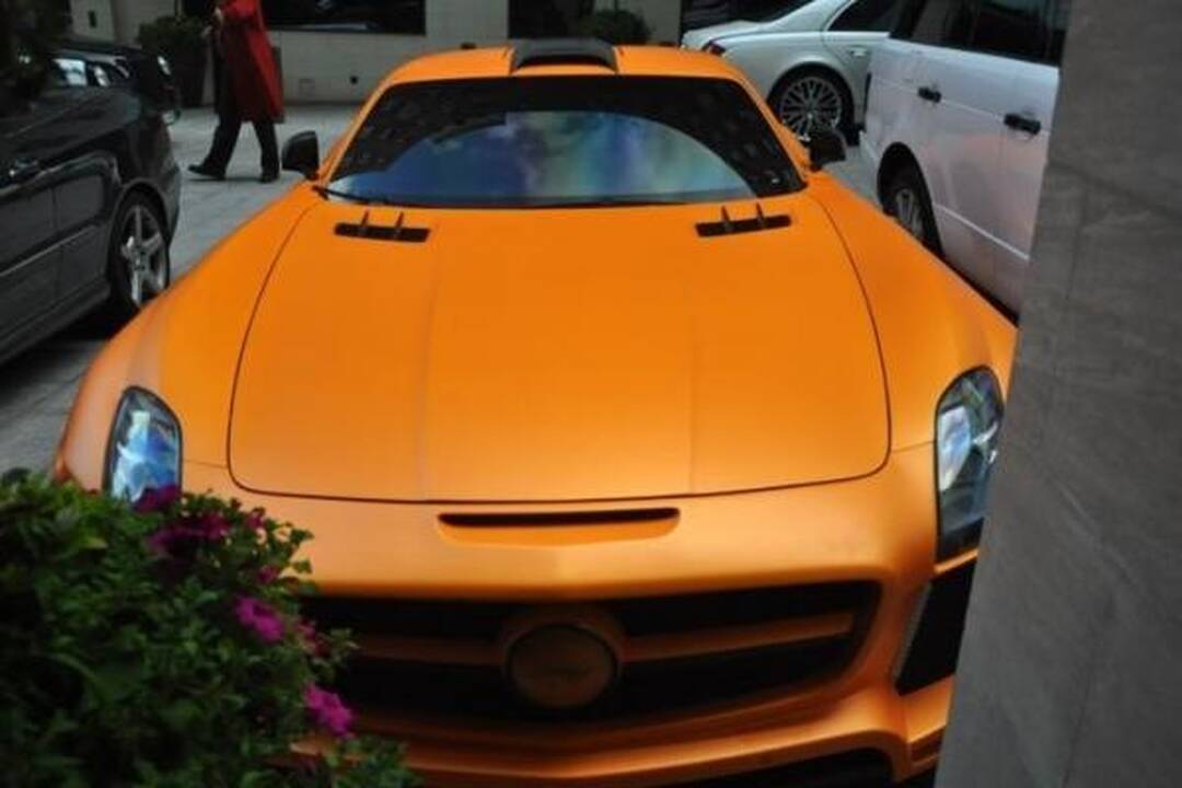 Akims paganyti: kokiais superautomobiliais puikuojasi arabai?