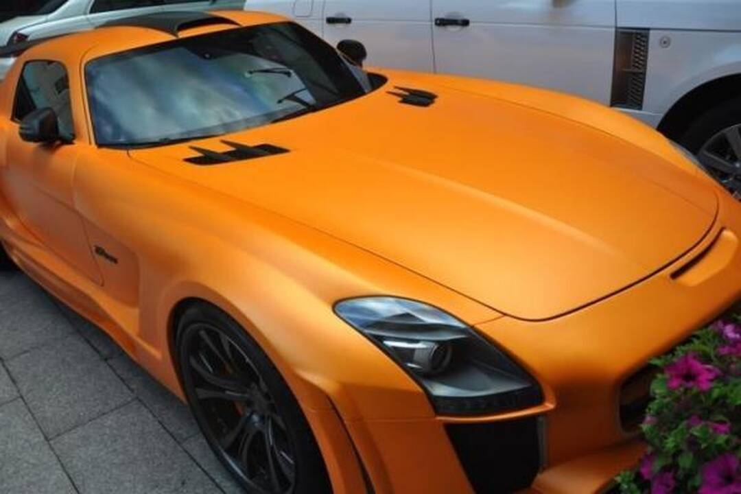 Akims paganyti: kokiais superautomobiliais puikuojasi arabai?