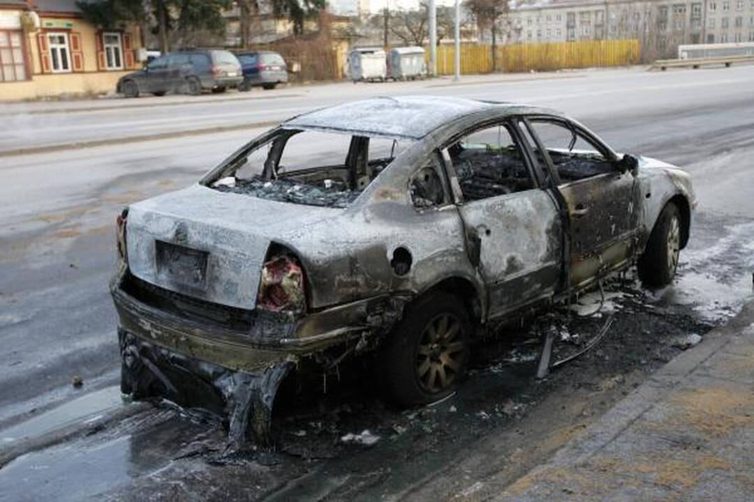 Vilniuje sudegė Kinijos ambasados automobilis (papildyta)