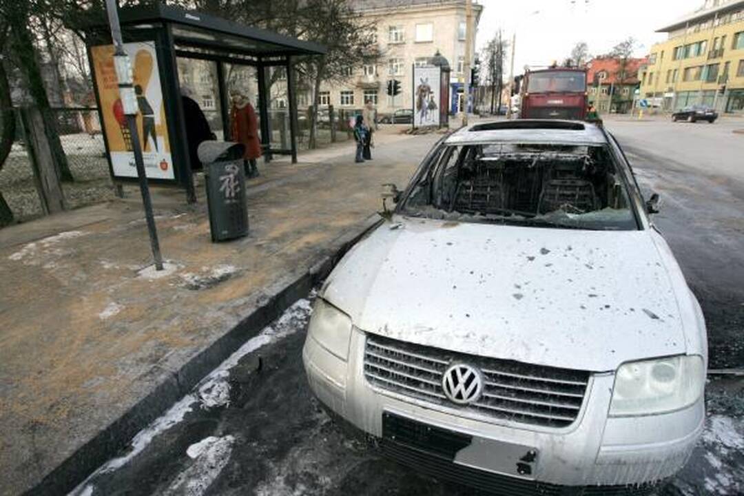 Vilniuje sudegė Kinijos ambasados automobilis (papildyta)