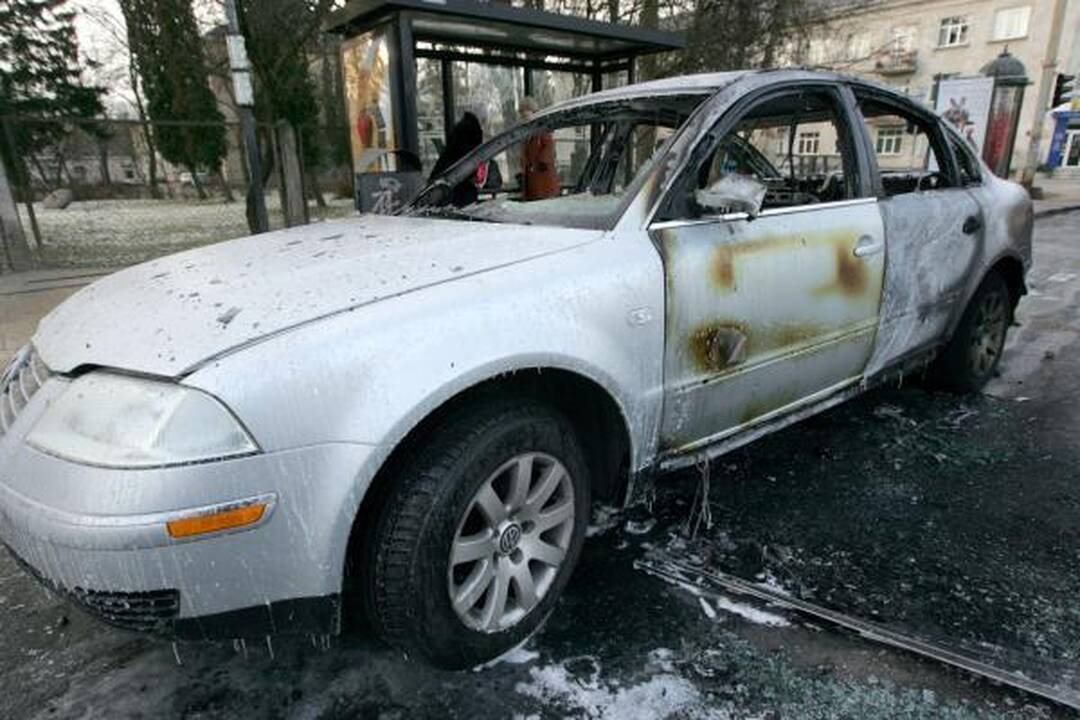 Vilniuje sudegė Kinijos ambasados automobilis (papildyta)