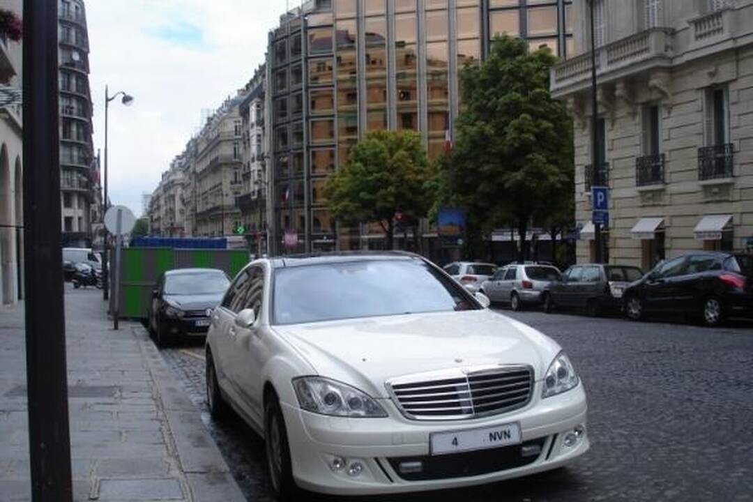 Akims paganyti: kokiais superautomobiliais puikuojasi arabai?