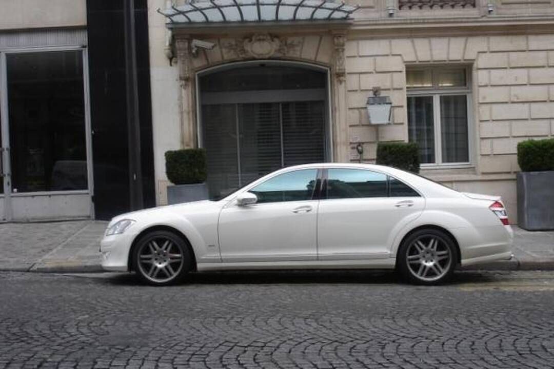 Akims paganyti: kokiais superautomobiliais puikuojasi arabai?