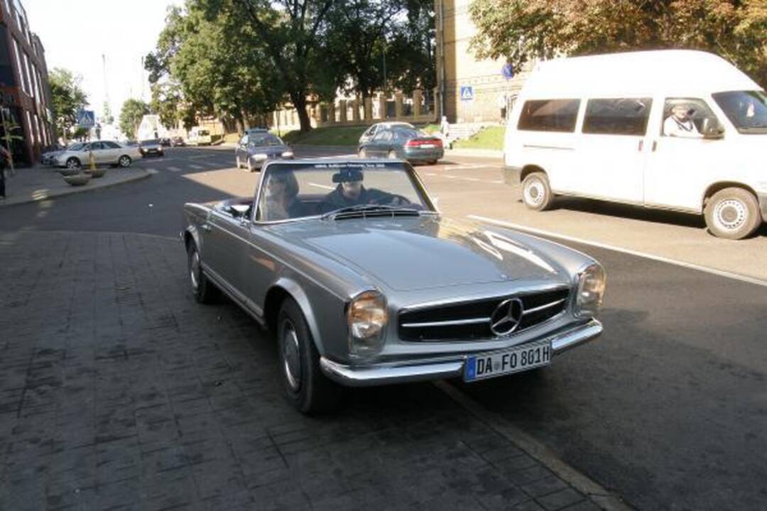 Uostamiestyje – senoviniai „Mercedes Benz“