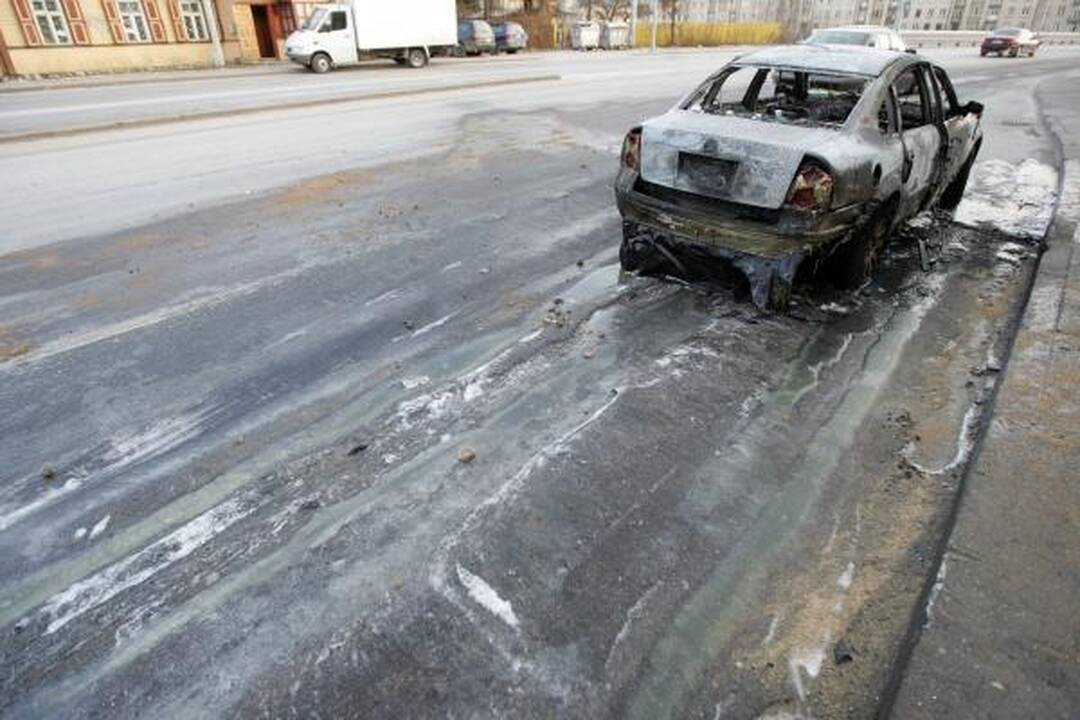 Vilniuje sudegė Kinijos ambasados automobilis (papildyta)