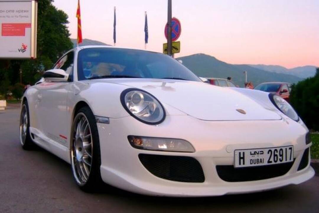 Akims paganyti: kokiais superautomobiliais puikuojasi arabai?