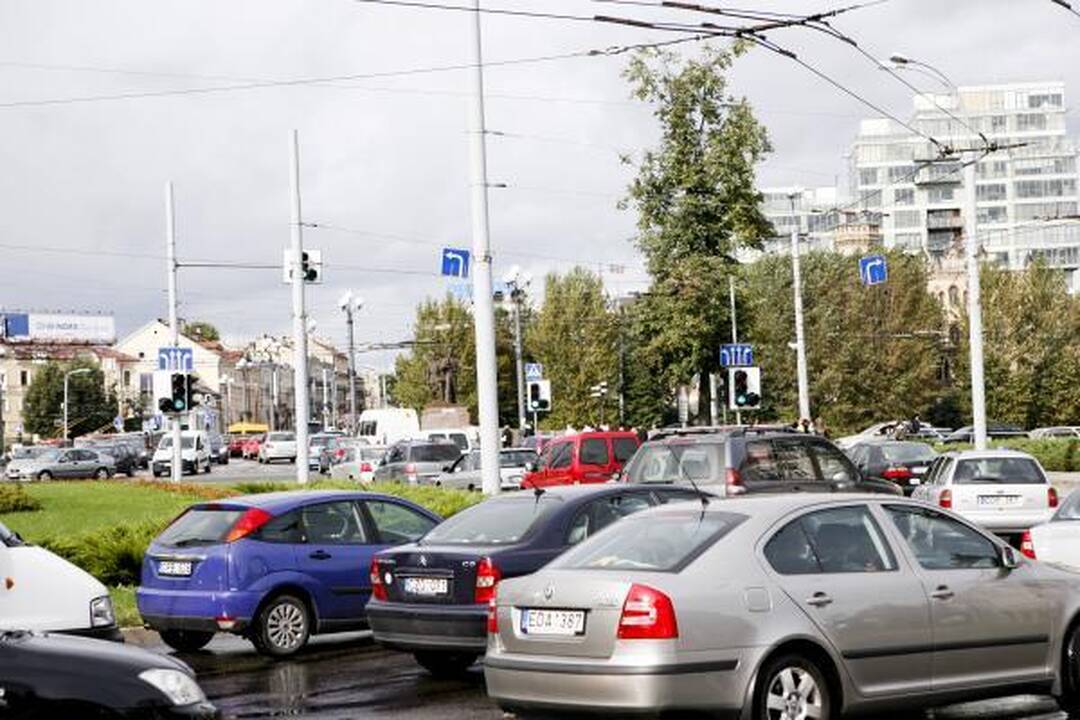 Dėl uždaryto Gedimino prospekto centre susidarė spūstys (papildyta)