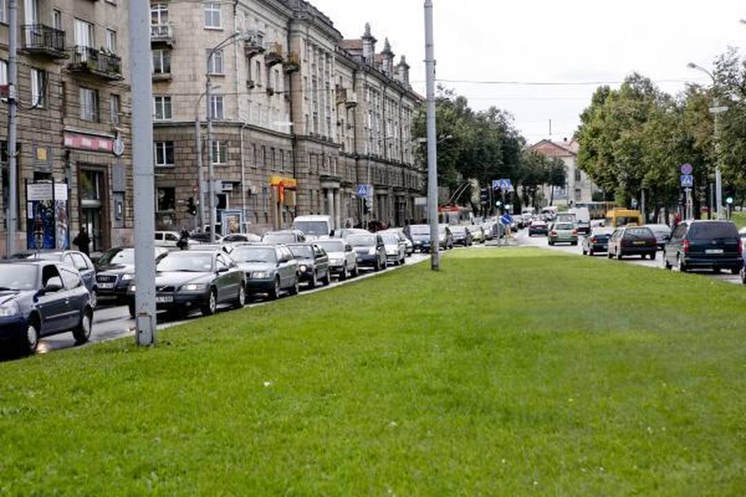 Dėl uždaryto Gedimino prospekto centre susidarė spūstys (papildyta)