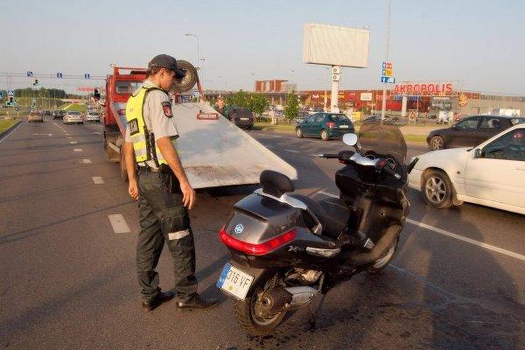 Trečiadienio vakaras Vilniuje: trys avarijos, apgadinti septyni automobiliai