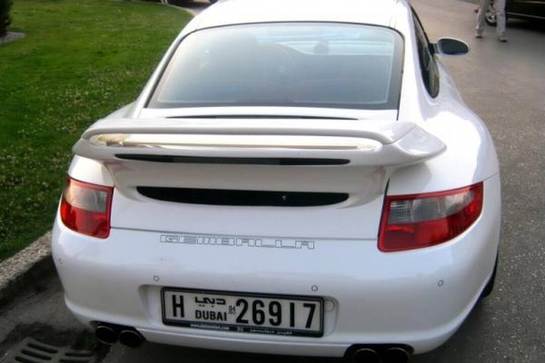 Akims paganyti: kokiais superautomobiliais puikuojasi arabai?