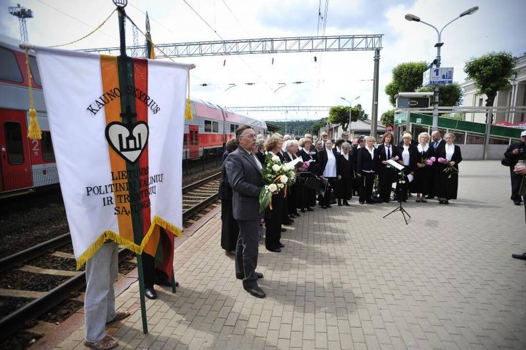 Tremties prisiminimai užgožė iškilmingas kalbas